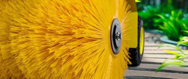 Чистота в городе: обзор лучших подметальных машин Champion