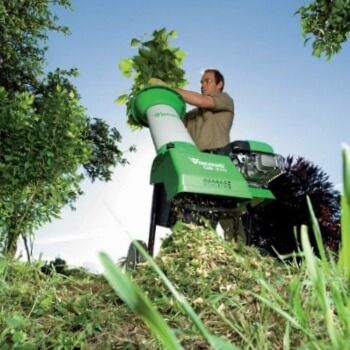 Бензиновые измельчители в работе