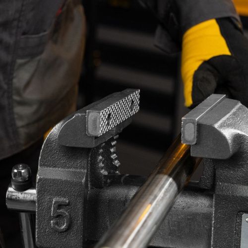 Тиски слесарные BVH-125, 125 мм, поворотные, стальная направляющая, с наковальней //Denzel-Tehinstrument