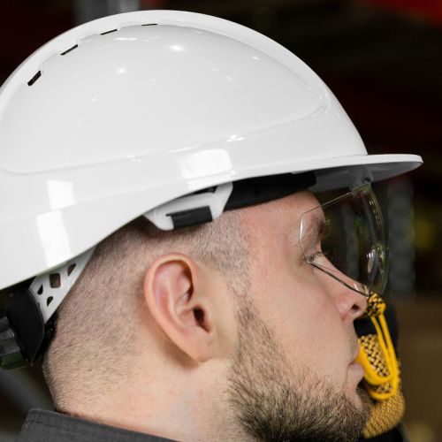 Каска защитная ударопр.«Форвард» (К-05)ABS/PC,комплект со встроен.очк.ОЧК-05 Форвард,белая Denzel-Tehinstrument