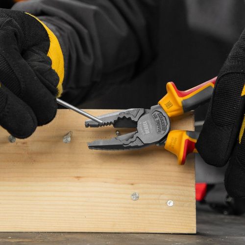 Плоскогубцы комбинированные, диэлектрические трехкомпонентные рукоятки до 1000 В, 180 мм Denzel-Tehinstrument