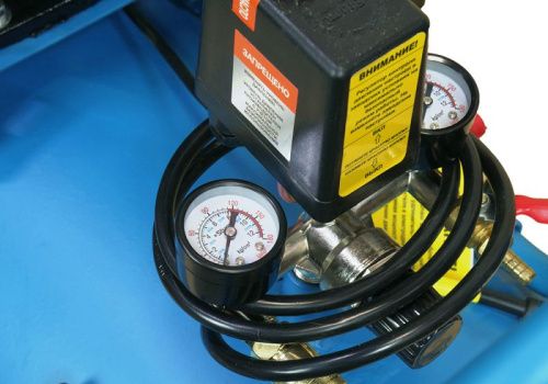 Компрессор воздушный масляный  Sturm AC932100B, 2,4кВт,410 л/мин, ресивер100л,, ременной привод-Tehinstrument