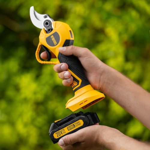 Секатор аккумуляторный, бесщет., CP-30BL, Li-Ion, 20 В, лезвия SK5 // Denzel-Tehinstrument