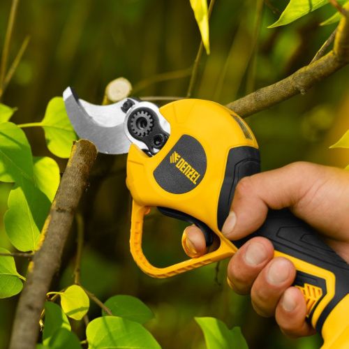 Секатор аккумуляторный, бесщет., CP-30BL, Li-Ion, 20 В, лезвия SK5 // Denzel-Tehinstrument