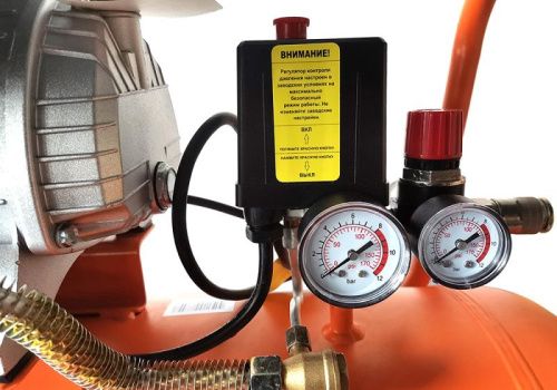 Компрессор воздушный масляный ВКС-93210С СОЮЗ, 2,4кВт, 410л/мин, ресивер 100л, прямой привод-Tehinstrument