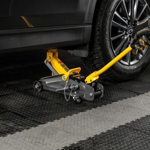 Домкрат гидравлический подкатной с фиксатором, 2 т, 130-330 мм Denzel-Tehinstrument