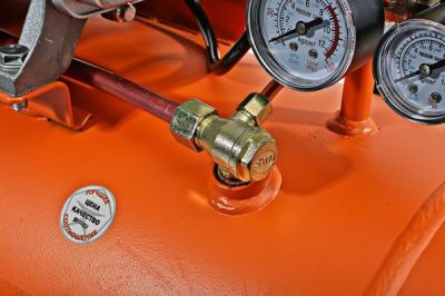 Компрессор воздушный масляный ВКС-93155С СОЮЗ, 1,5кВт, 210л/мин, ресивер 50 л, прямой привод-Tehinstrument