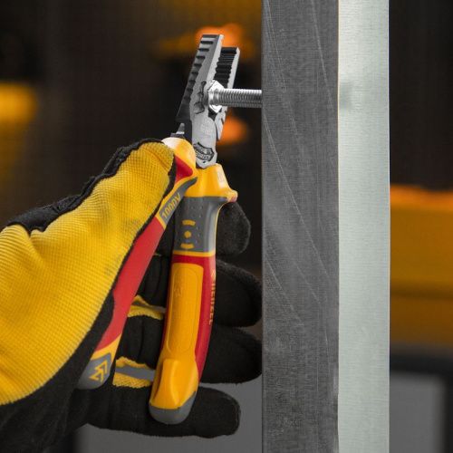 Плоскогубцы комбинированные, диэлектрические трехкомпонентные рукоятки до 1000 В, 165 мм Denzel-Tehinstrument