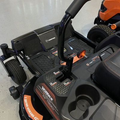 Аккумуляторный райдер YARD FOX TZ 106 SB-Tehinstrument