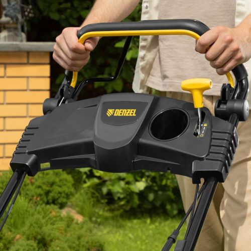 Бензиновая газонокосилка Denzel GLT-460SP-T с поворотным колесом-Tehinstrument