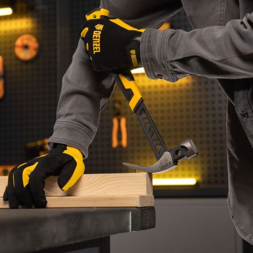 Молоток-гвоздодер 450 г, цельнокованый,боек с магнитом, двухкомп. обрезин. рук-ка Denzel-Tehinstrument