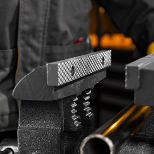 Тиски слесарные BVH-200, 200 мм, поворотные, стальная направляющая, с наковальней //Denzel-Tehinstrument